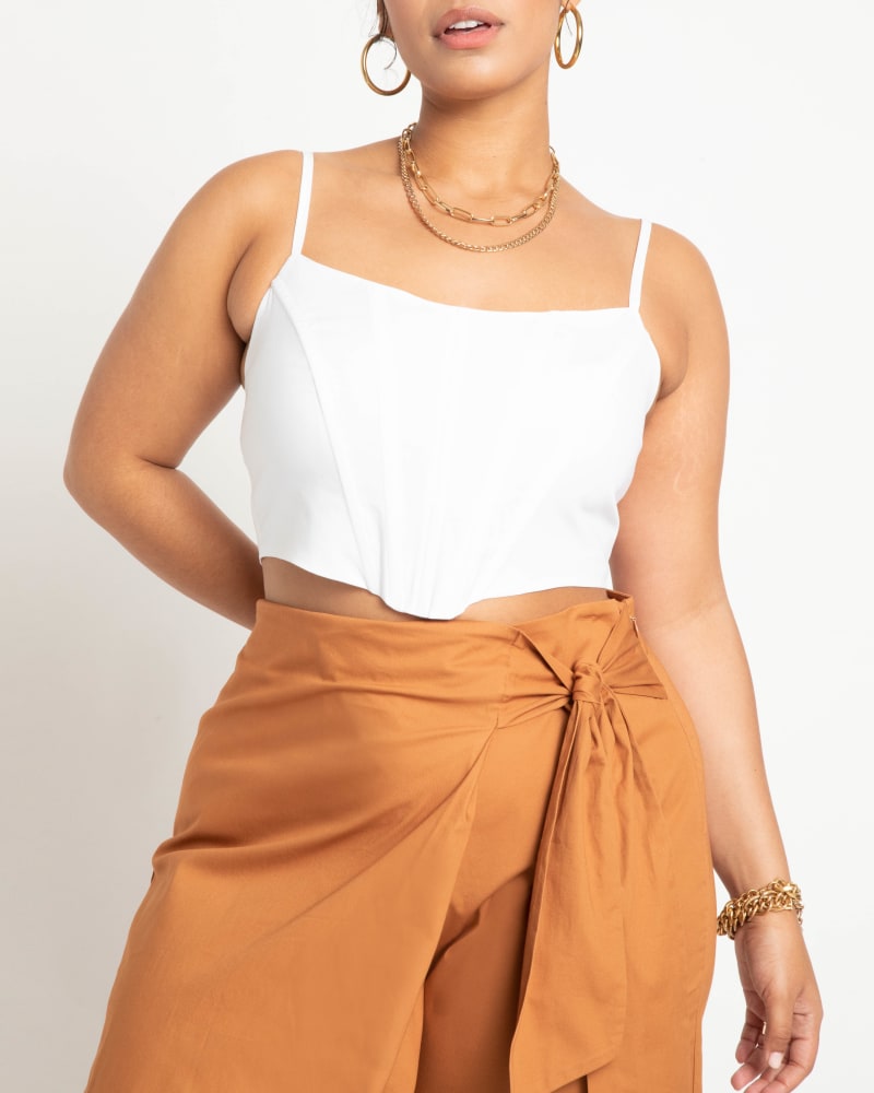 Front of a model wearing a size 14 Emma Corset Top in True White by ELOQUII. | dia_product_style_image_id:231472